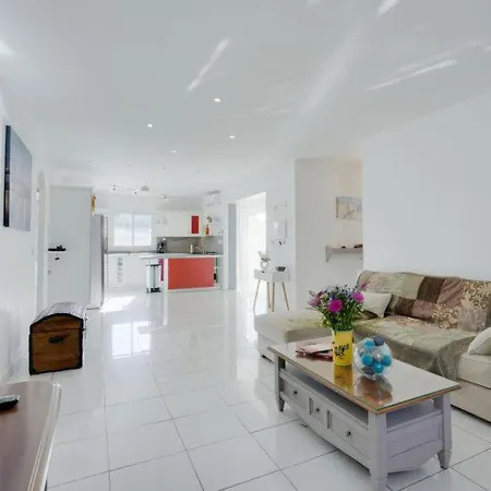 Sleeps 6 Pool Air Con Wifi Σπίτι διακοπών