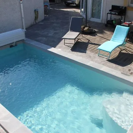 Hébergement de vacances Sleeps 6 Pool Air Con Wifi