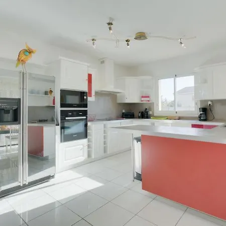 Sleeps 6 Pool Air Con Wifi *