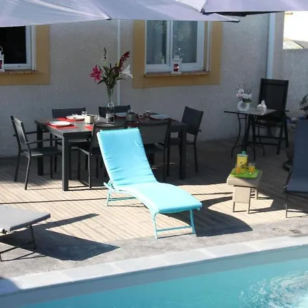 Hébergement de vacances Sleeps 6 Pool Air Con Wifi *