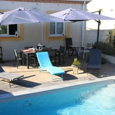 Hébergement de vacances Sleeps 6 Pool Air Con Wifi